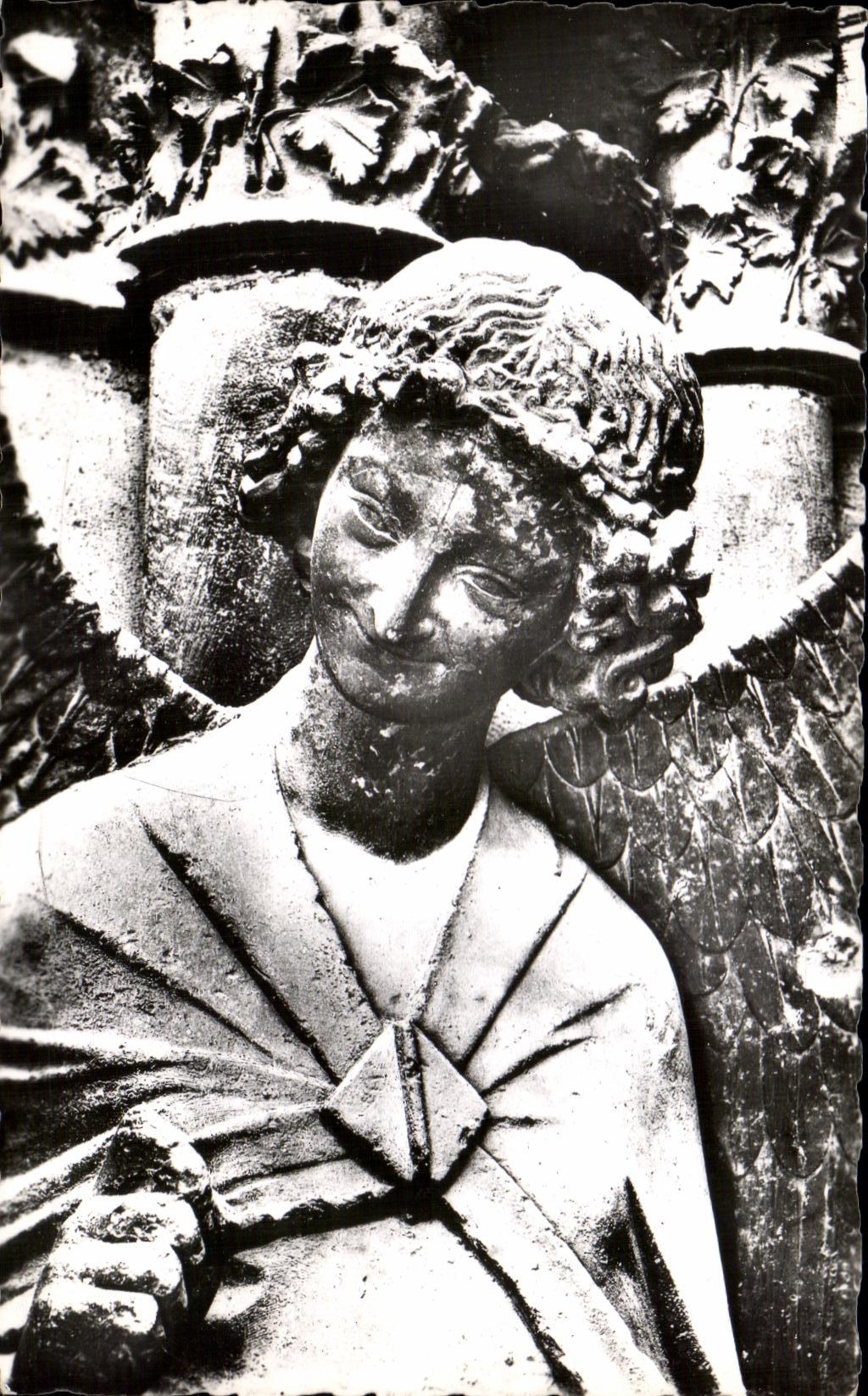 CPSM La Cathedrale de Reims Ange Gardien de St Nicaise nomme Sourire de Reims