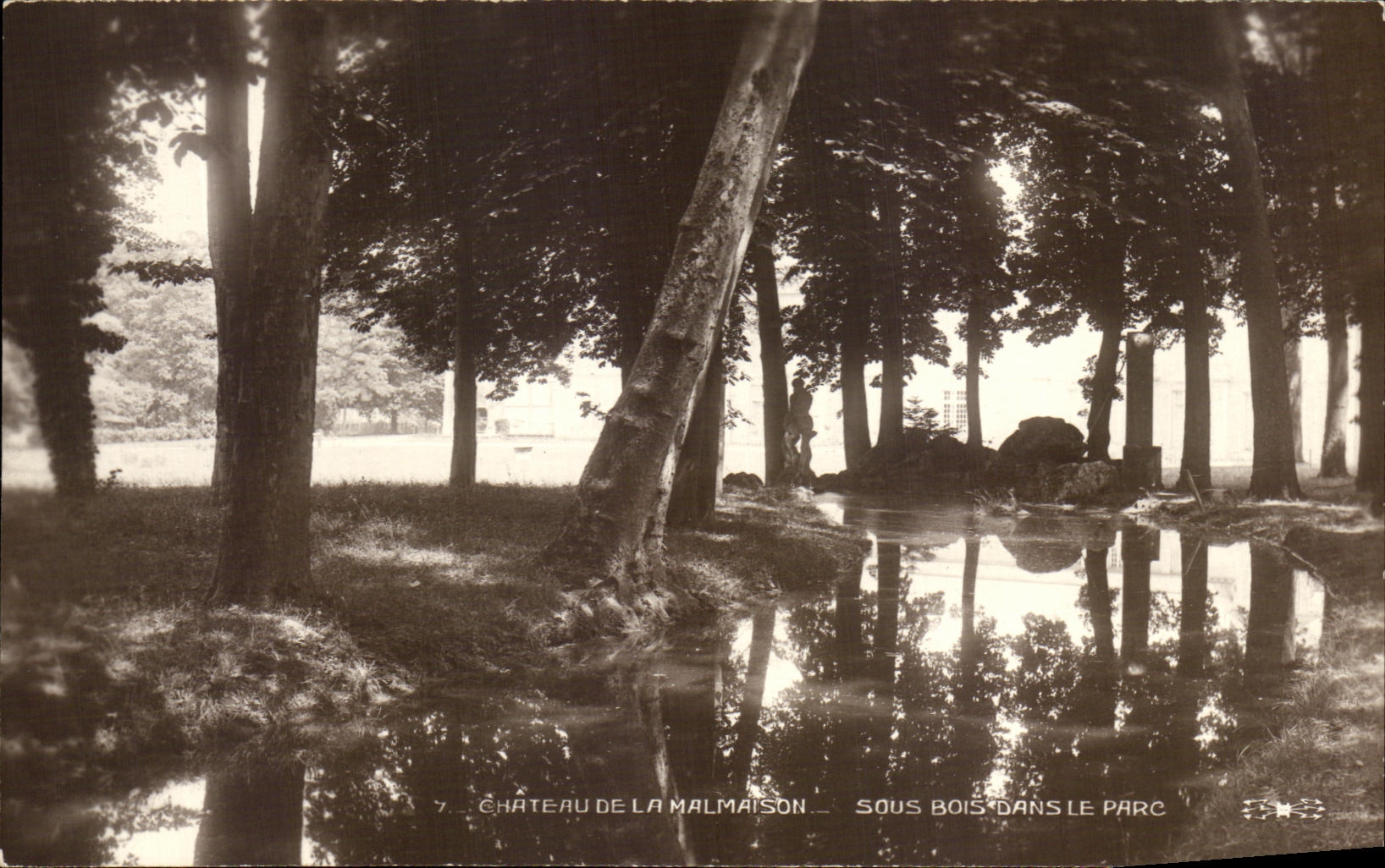 CPA Chateau De La Malmaison Sous Bois Dans Le Parc