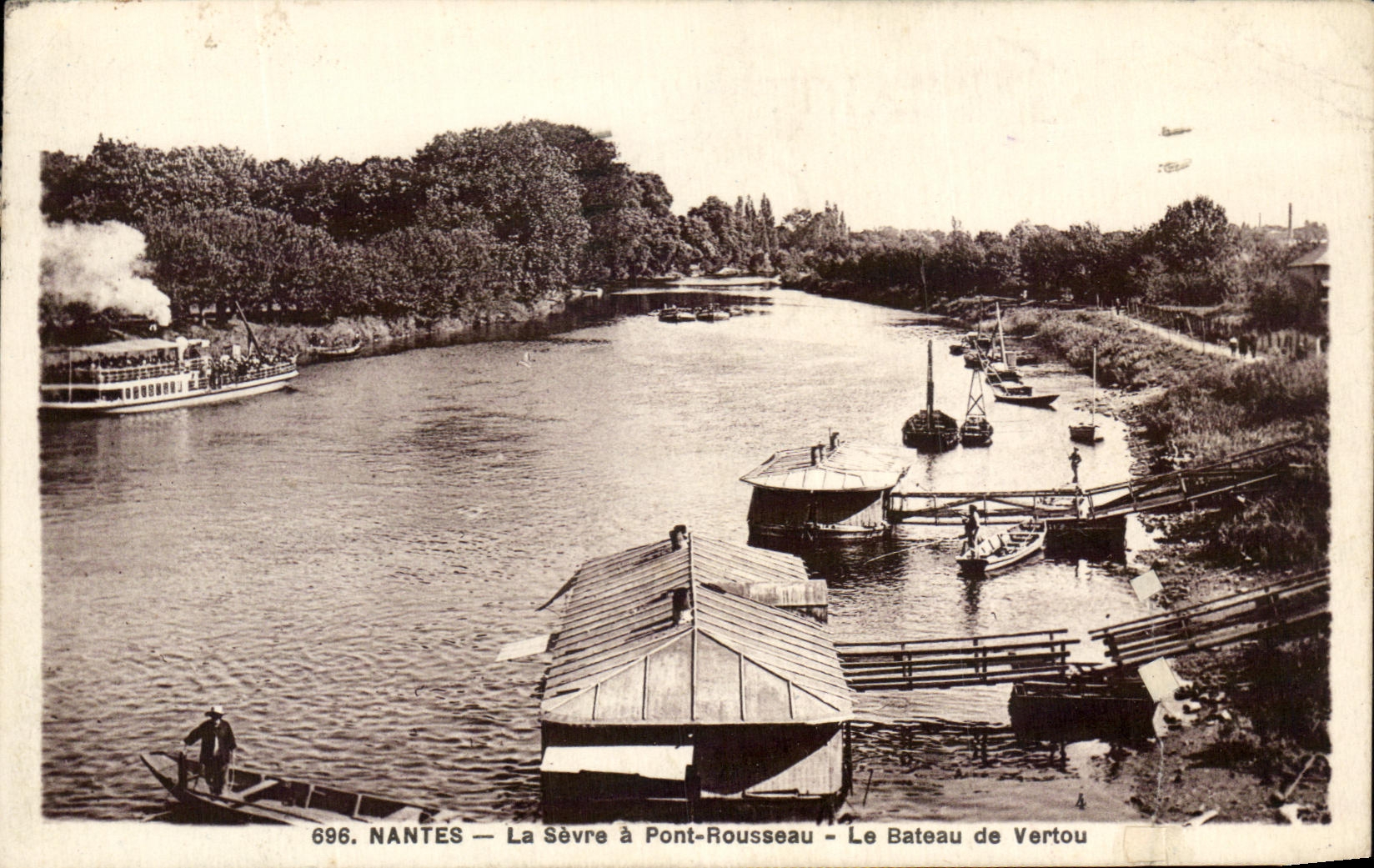 CPA Nantes La Sevre A Pont Rousseau Le Bateau De Vertou