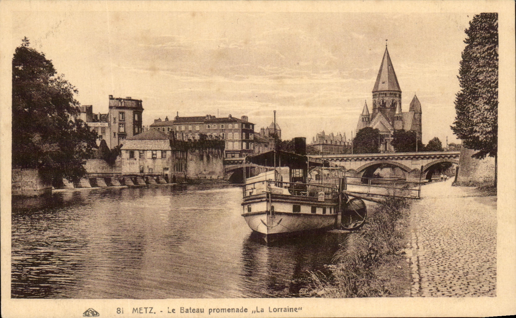 CPA Metz Le Bateau Promenade La Lorraine