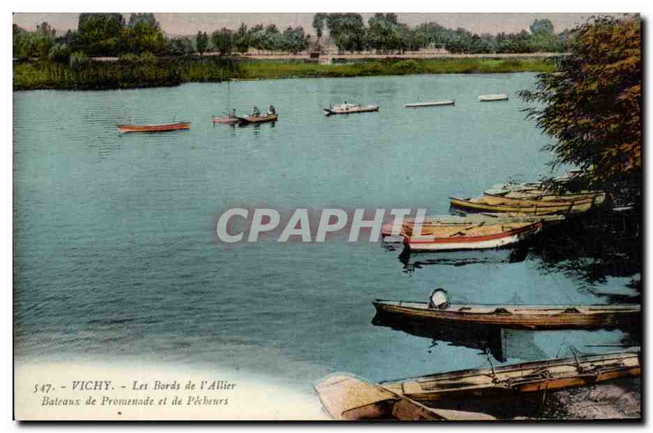 CPA Vichy Les Bords De l'Allier Bateaux De Promenade Et De Pecheurs