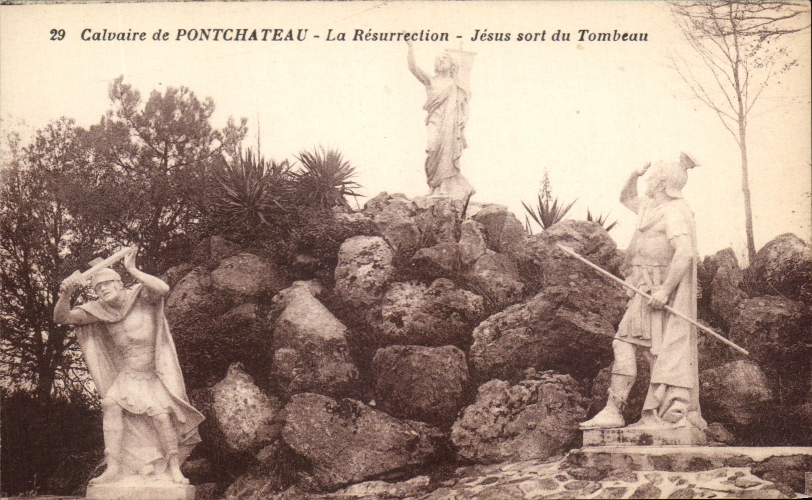 Calvaire de PONTCHATEAU — La Résurrection — Jésus sort du Tombeau