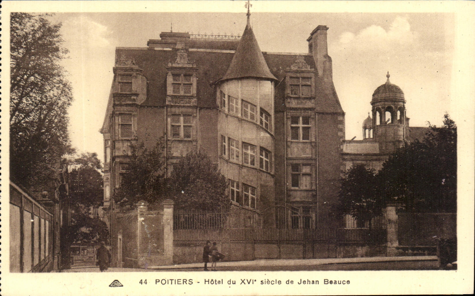 Poitiers - Hôtel du XVIe siècle de Jehan Beauce — Édition Beuvain, rue du Marché