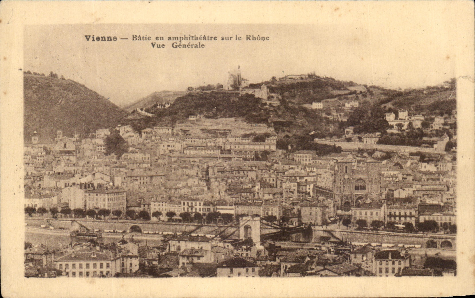 Wien — Auf dem Rhône in Amphitheaterform gebaut — Allgemeine Ansicht — Édition Artistique Vienne-PubliCité