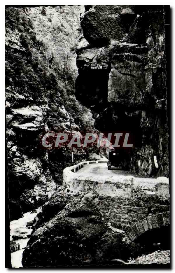 CPA Les Beaux sites des Alpes Martimes la route de Beuil dans les Gorges du Cians