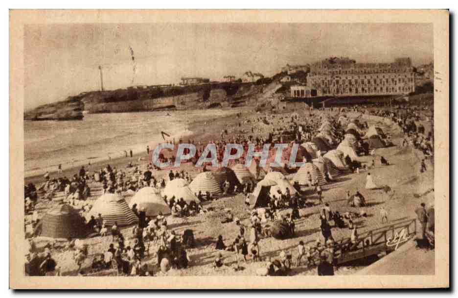 CPA Biarritz L'Heure du bain sur la Grande Plage