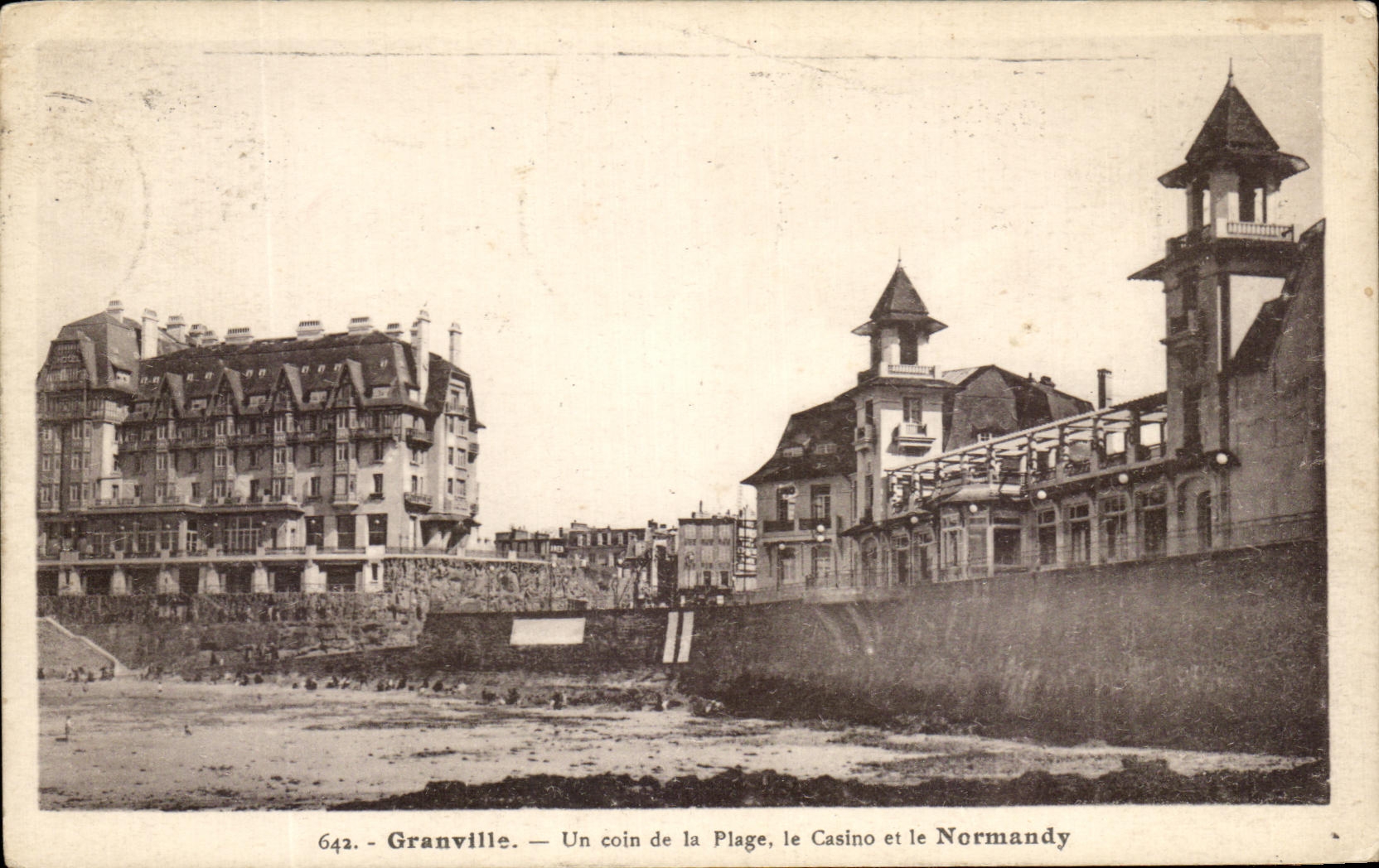 Granville — Un coin de la Plage, le Casino et le Normandy — éditeur non identifié, n° 642