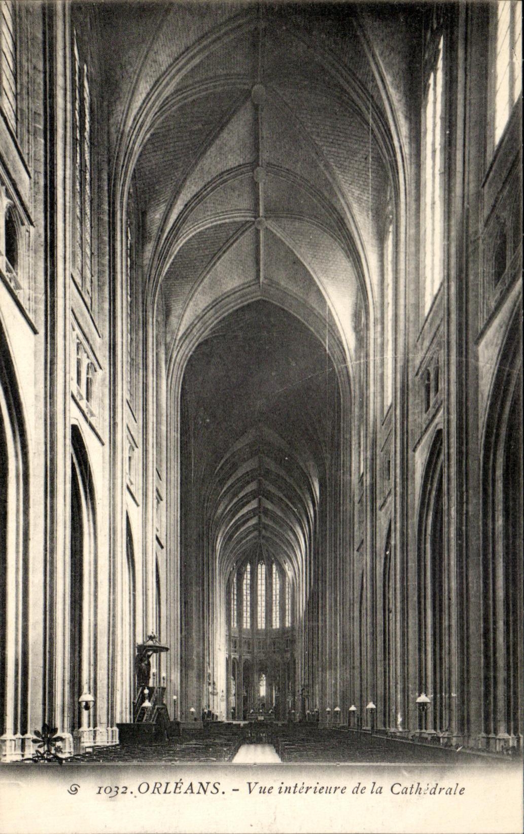CPA Orleans Vue interieure de la Cathedrale