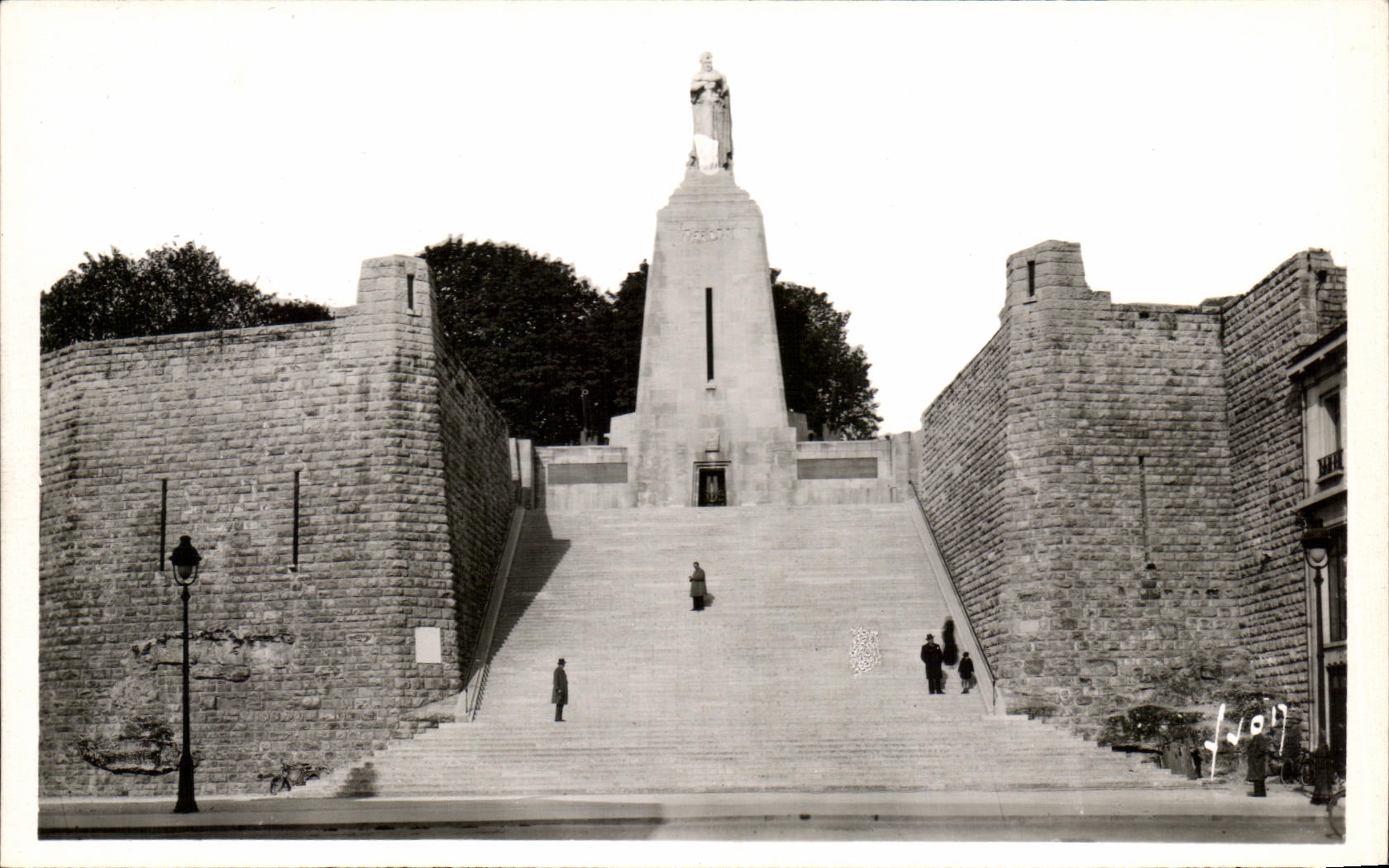 Verdun (Meuse) — Monument à la Victoire et aux soldats de Verdun — Les Éditions d'Art