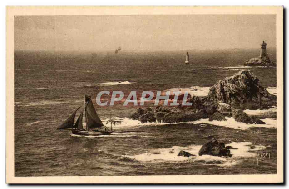 CPA Pointe Du Raz Le Phare De La Vieille Bateau