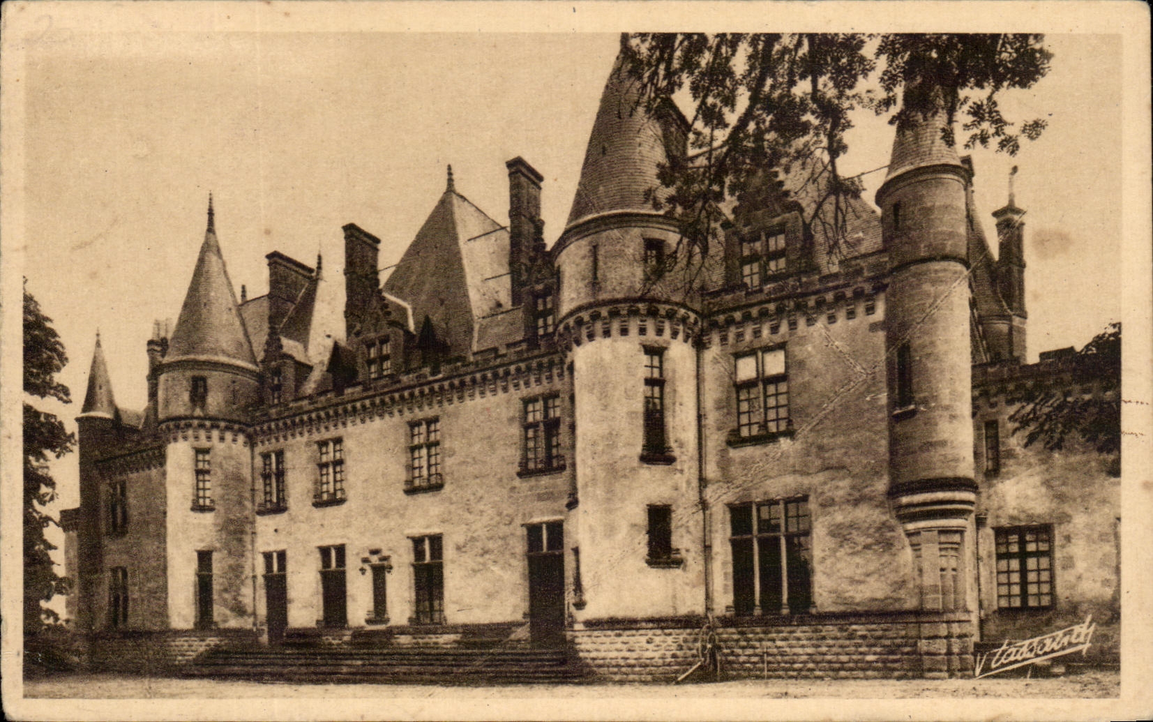Château de Saint-Michel-Montaigne — côté Nord — V. Tassaint