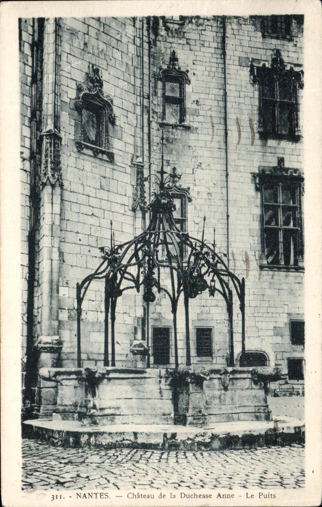 CPA Nantes Chateau de la Duchesse Anne Le puits