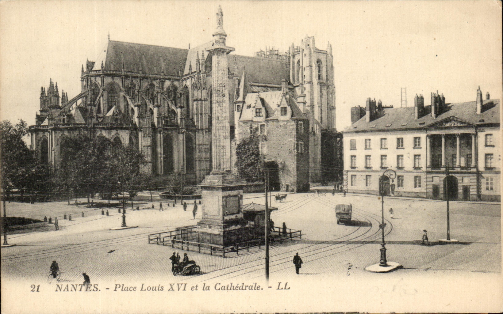 CPA Nantes Place Louis XIV et la Cathedrale