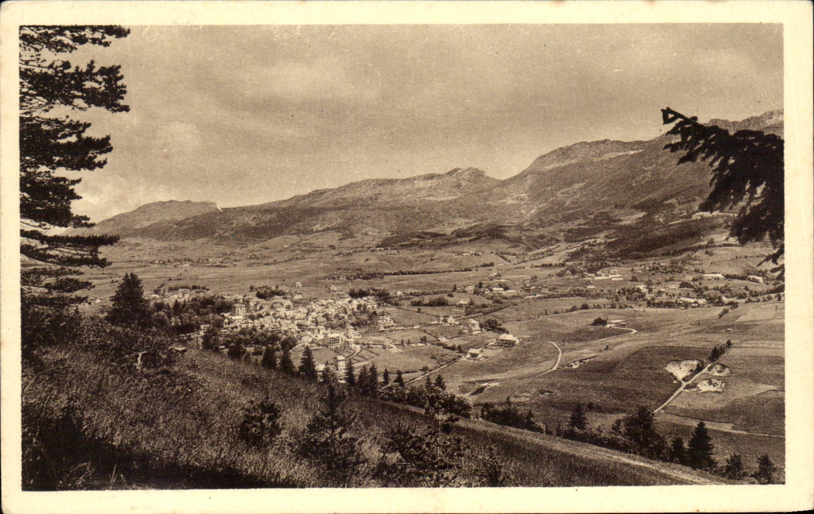 Villard-de-Lans — Vue Générale - Le Col de l'Arc — B. Braun & Cie, Imp. et Lith. (Chambéry)