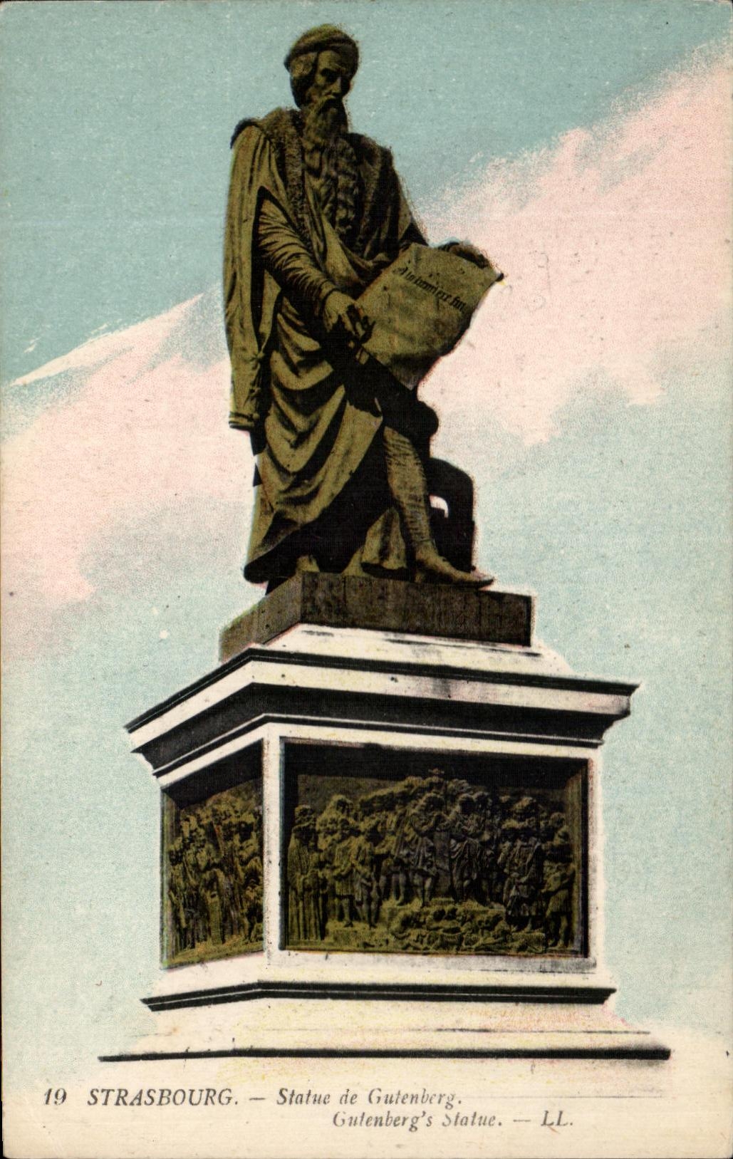 CPA Strasbourg Statue de Gutenberg 