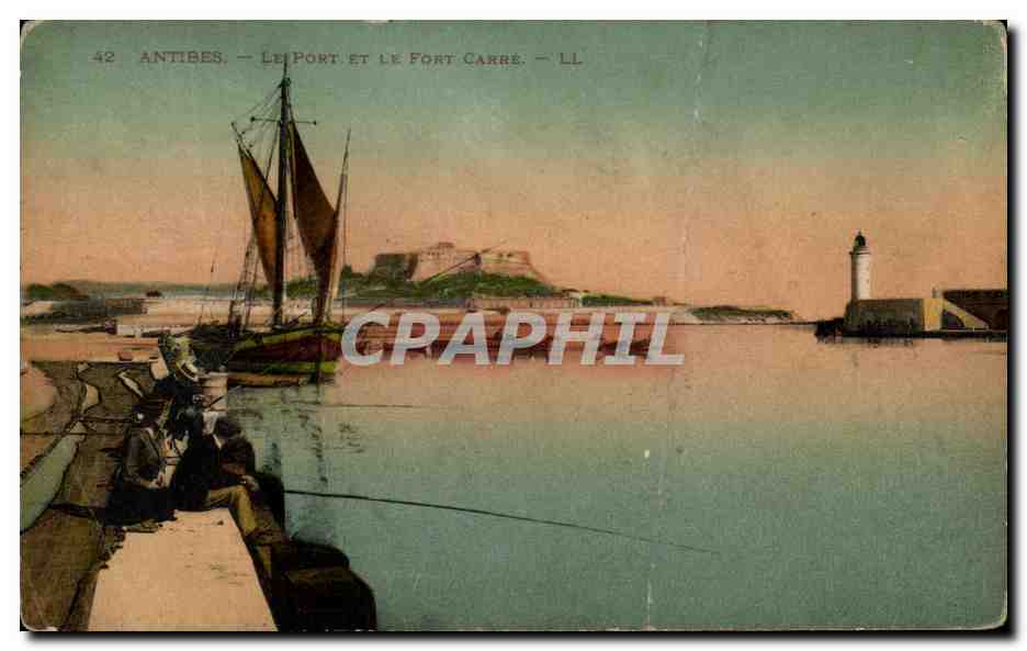 CPA Antibes Le Port Et Le Fort Carre Pecheurs Bateau