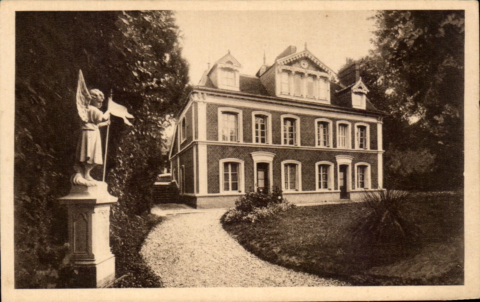 Les Buissonnets — Façade d'entrée — Éditeur CPAPHIL, n°2