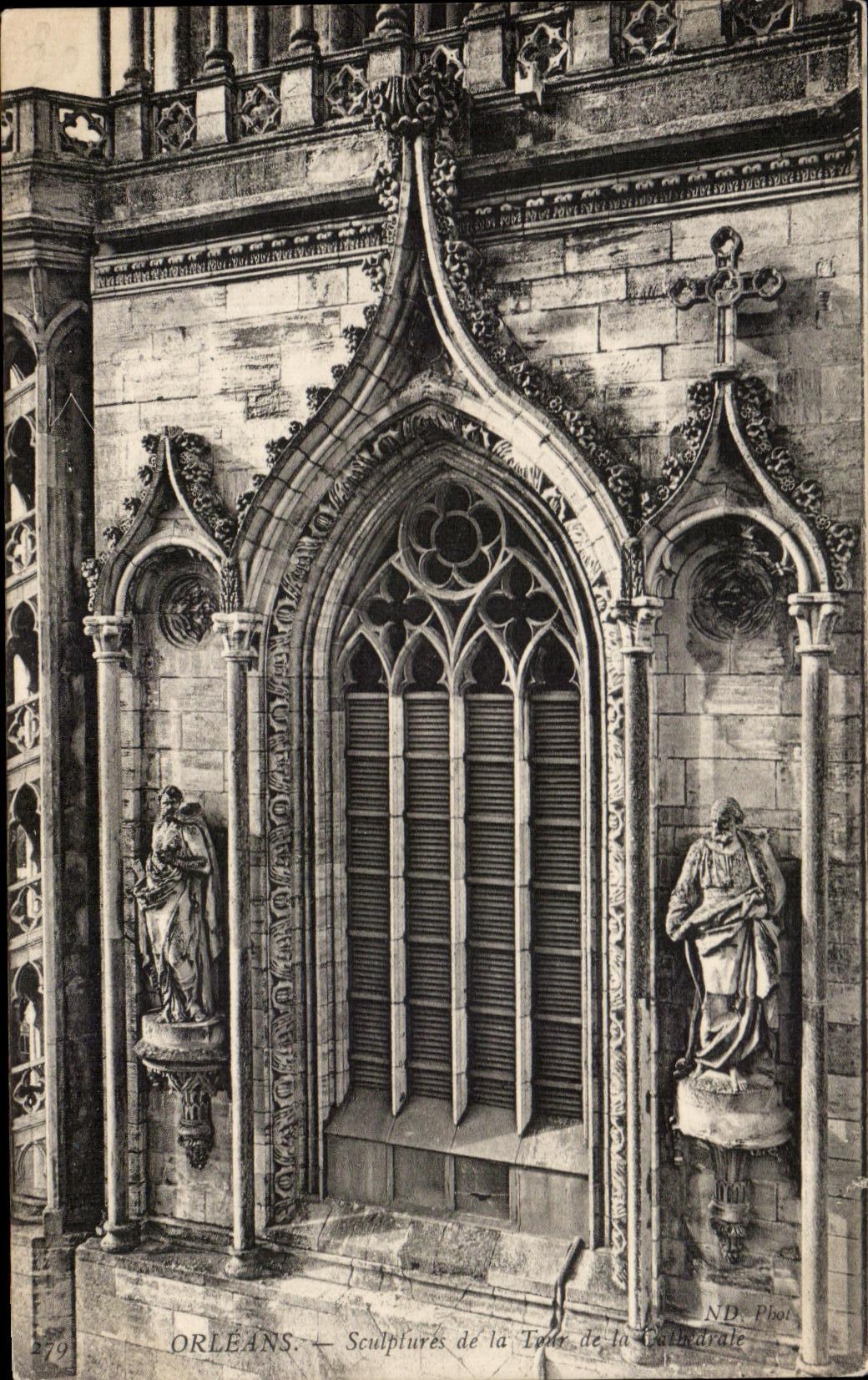 CPA Orleans Sculplures de la Tour de la cathedrale