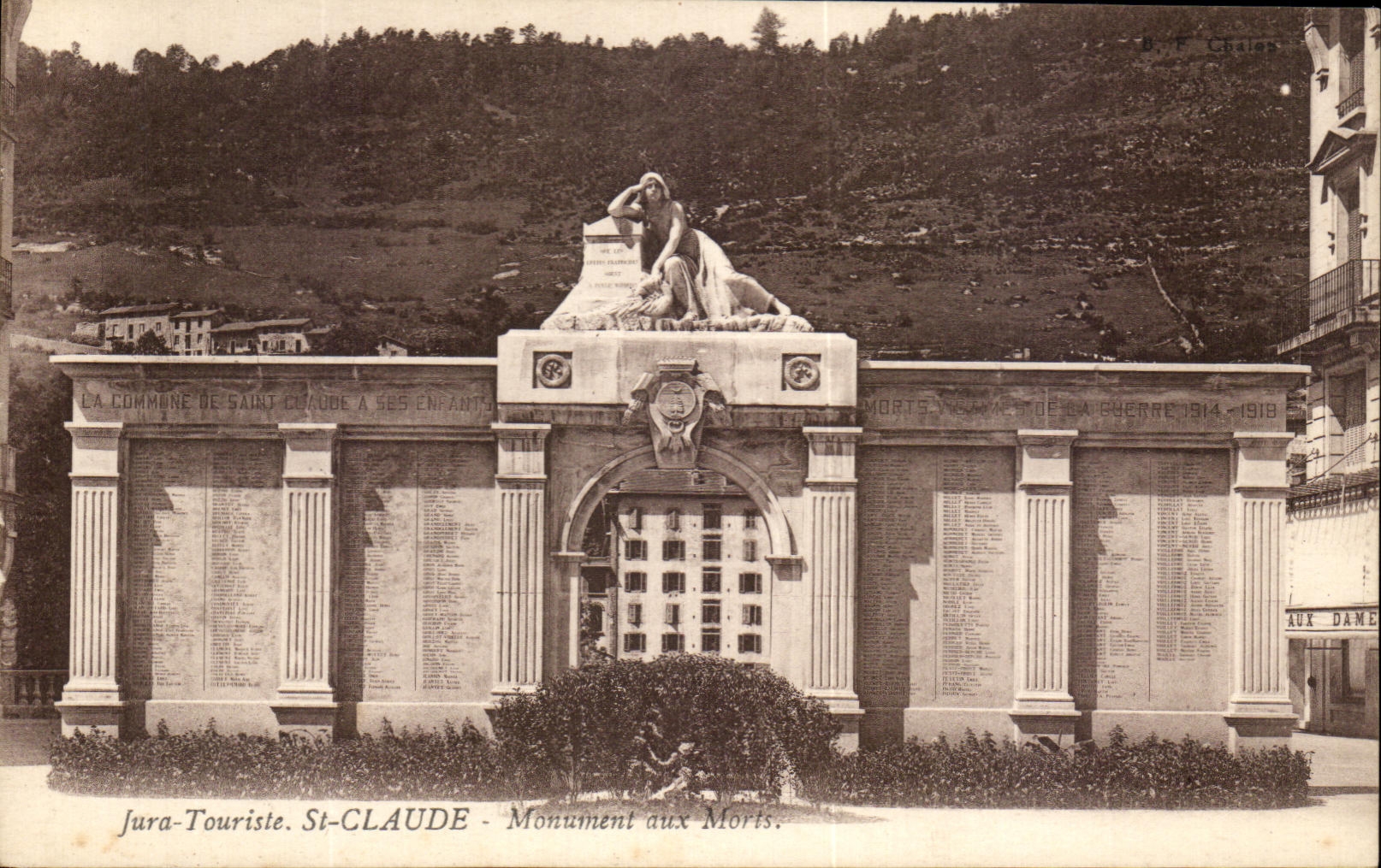 CPA Jura Touriste St Claude Monument Aux Morts Militaria