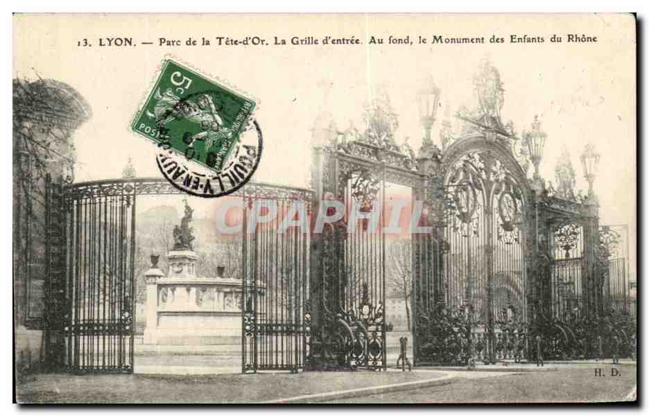 CPA Lyon Parc De La Tete d'Or La Grille D'Entree au Fond Le Monument Des Enfants du Rhone