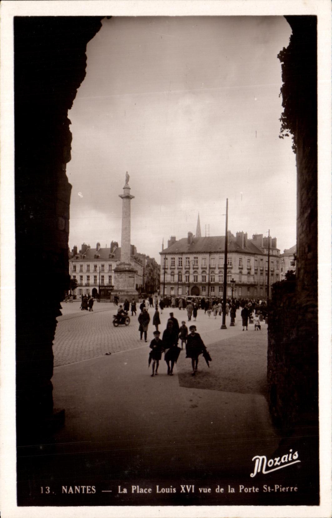 CPA Nantes La Place Louis XVI Vue De La Porte St Pierre
