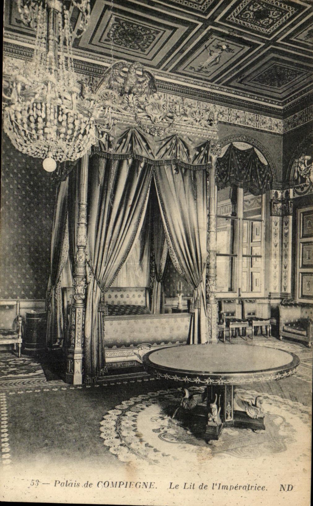 CPA Palais De Compiegne Le Lit De l'imperatrice