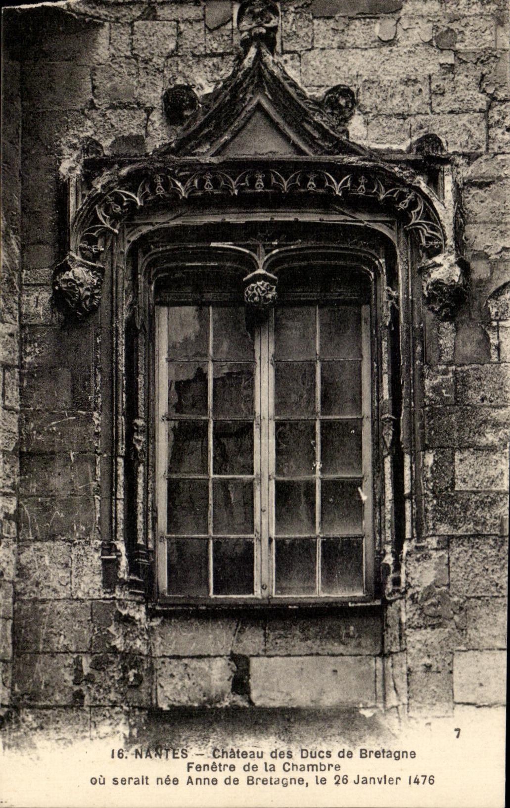 CPA Nantes Chateau Des Ducs De Bretagne Fenetre De La Chambre ou serait nee Anne de Bretagne 