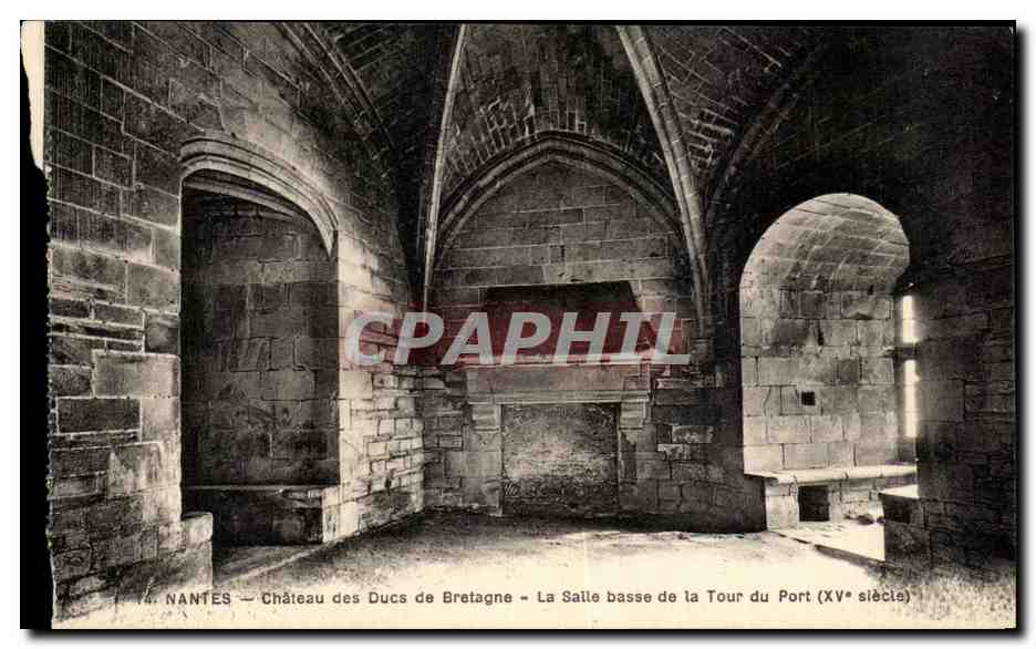 CPA Nantes Chateau Des Ducs De Bretagne La Salle Basse De La Tour Du Port