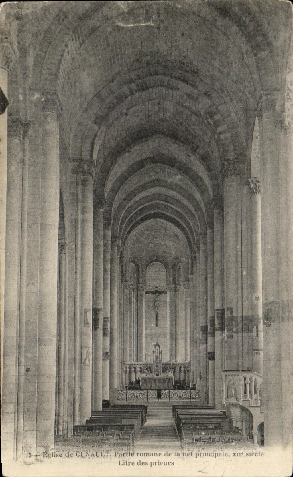 CPA Eglise de Cunault Partle romane de la nef Principale 