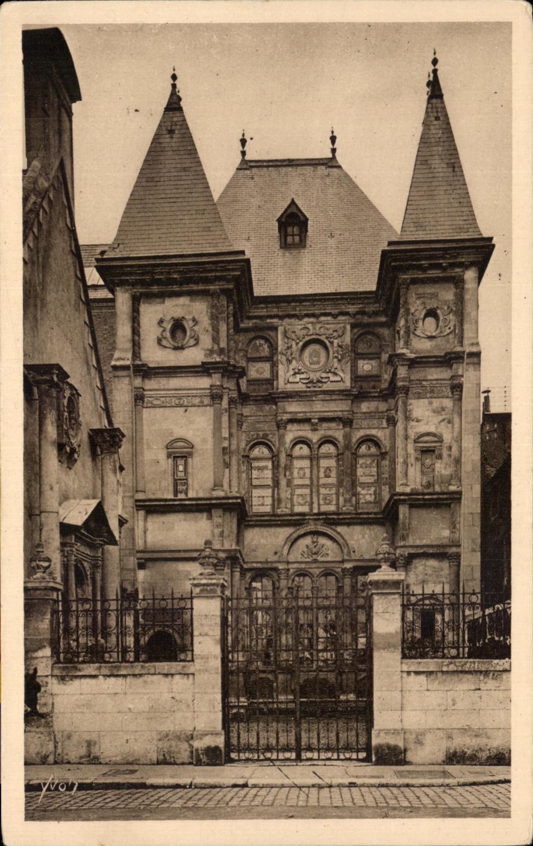 CPA La Douce France Orleans Maison de Diane de Poitiers