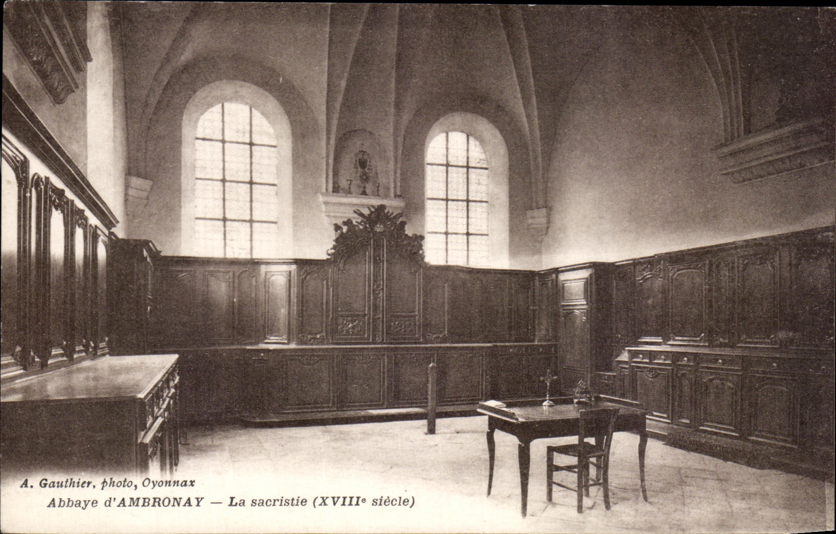 Abbaye d'AMBRONAY — La sacristie (XVIIIe siècle)