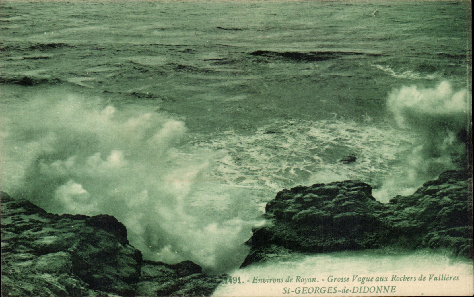 Environs de Royan — Grosse Vague aux Rochers de Vallières — Si-GEORGES-de-DIDONNE — n°1491