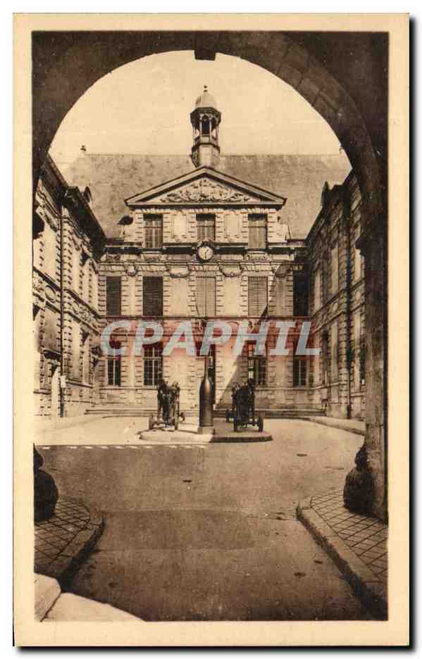 Verdun — Cour d'honneur de l'Hôtel de Ville — Éditions de Verdun