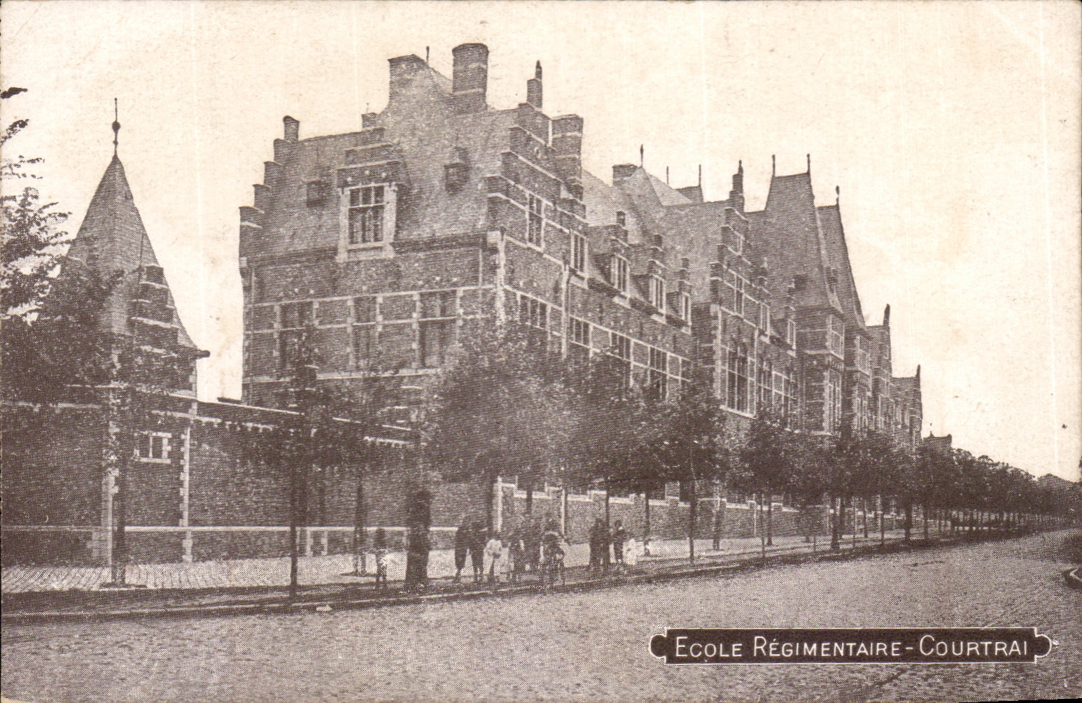 CPA Ecole Regimentaire Courtrai Militaria 