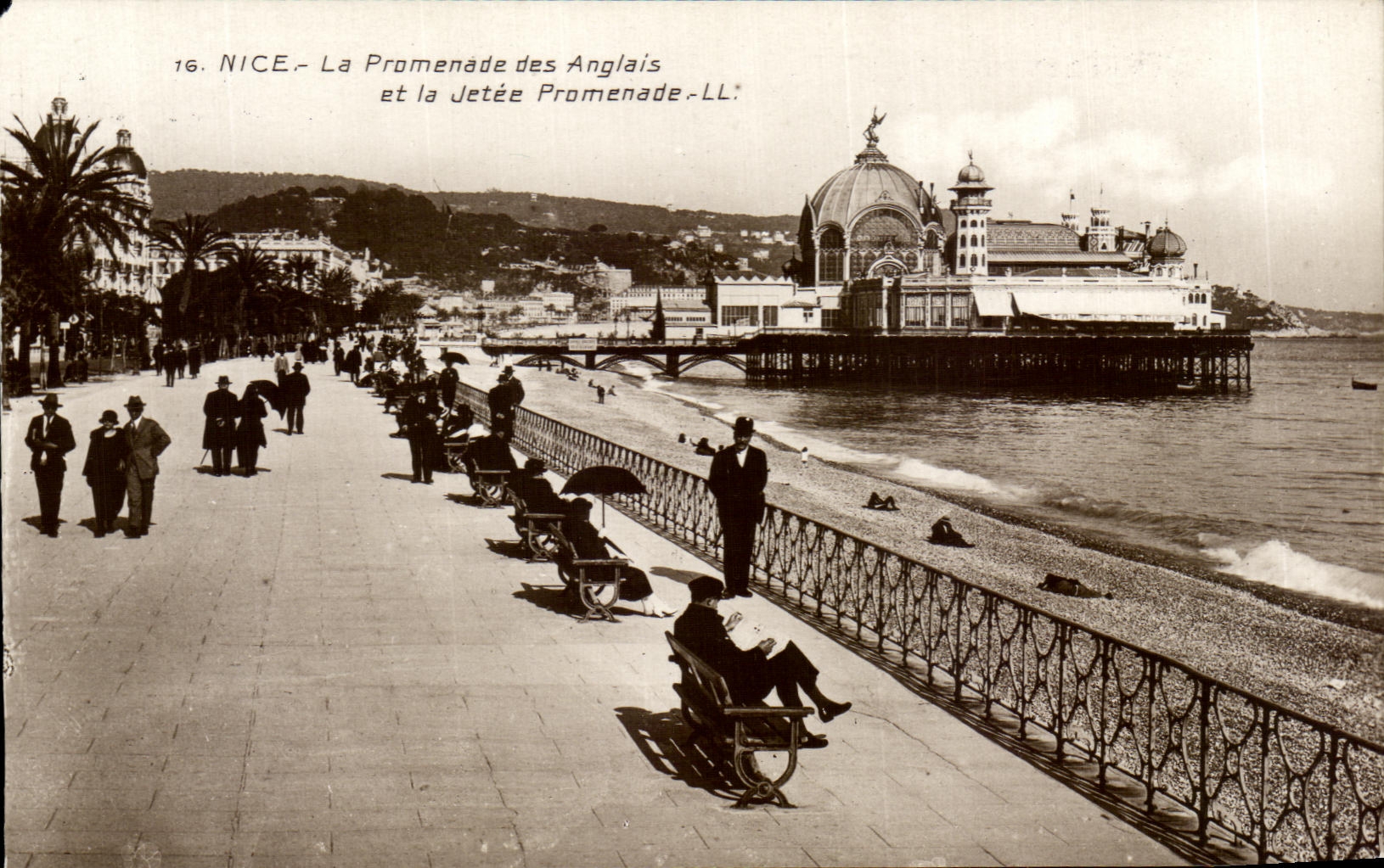 CPA Nice La Promenade des Anglais et la Jetee Promenade 