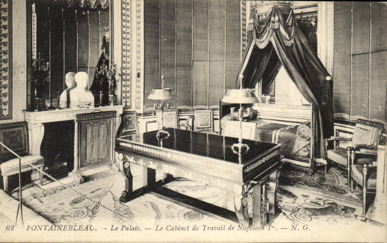 Fontainebleau — El Palacio. — La Sala de Trabajo de Napoleón I — N.G.