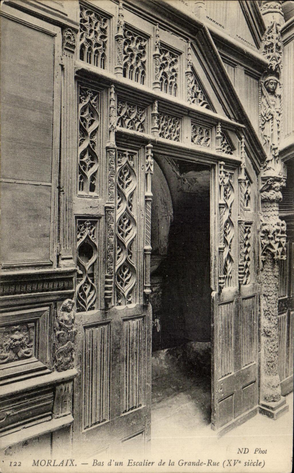CPA Morlaix Bas d'un Escalier de la Grande Rue