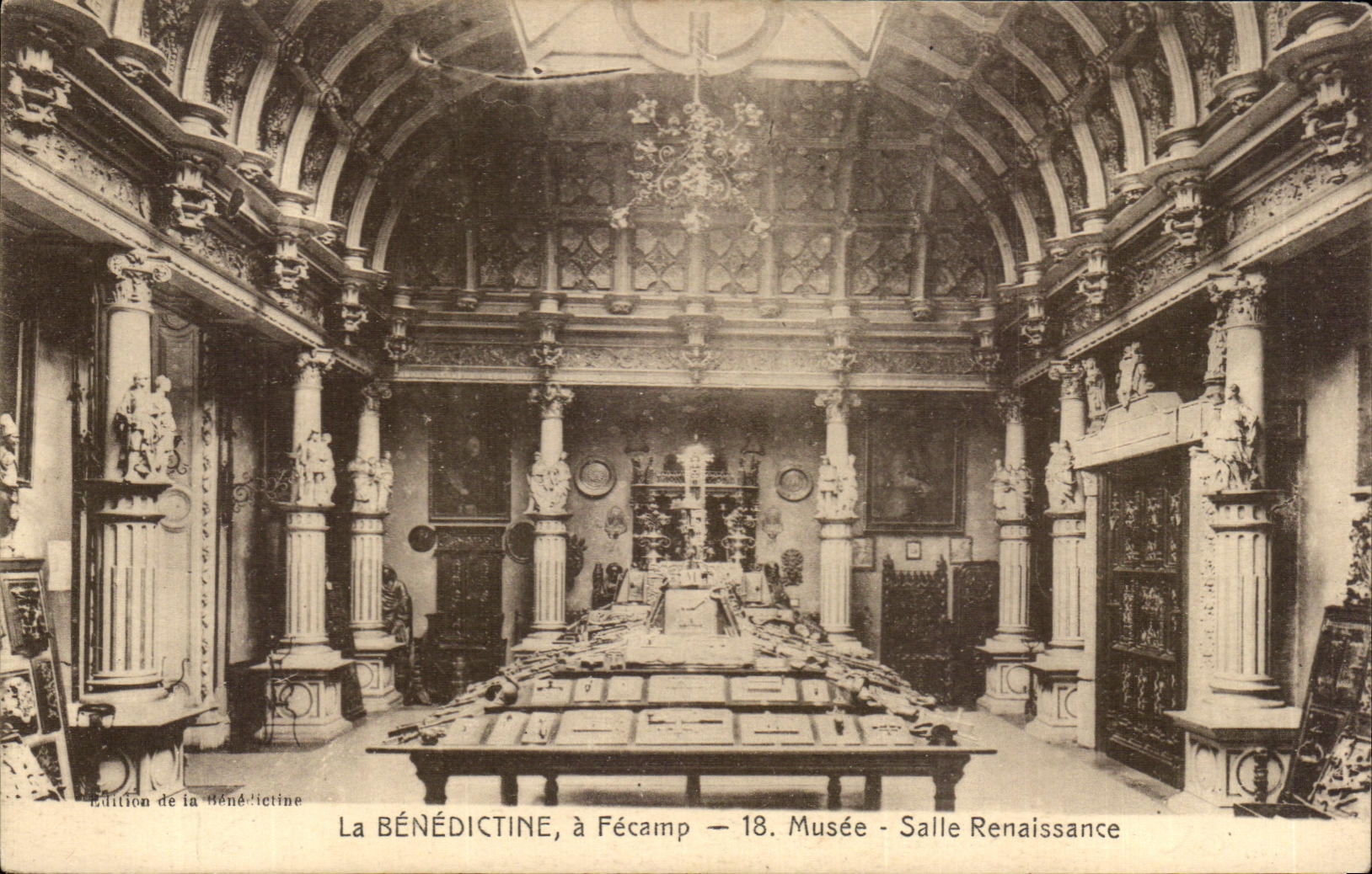 CPA La Benedictine a Fecamp Musee Salle Renaissance