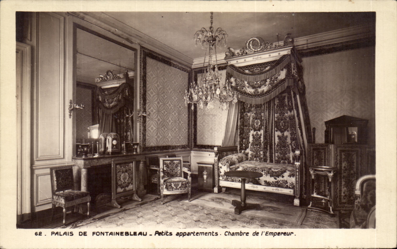 Schloss Fontainebleau — Kleine Zimmer. Zimmer des Kaisers — Serie 62