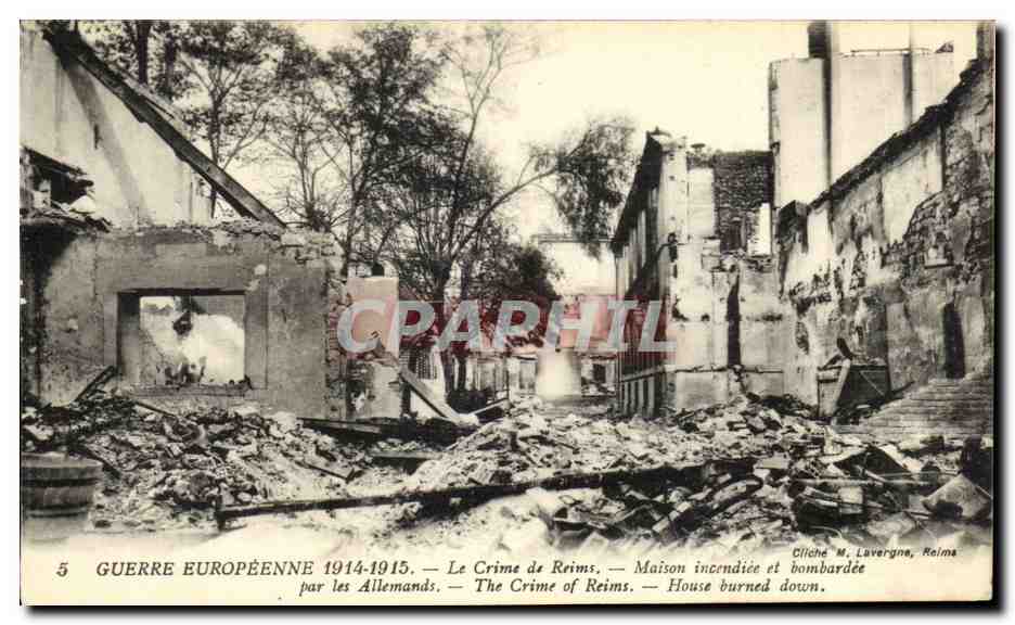 CPA Guerre Europeenne Le Crime De Reims Maison Incendice Et bombardee par les allemands Militaria 