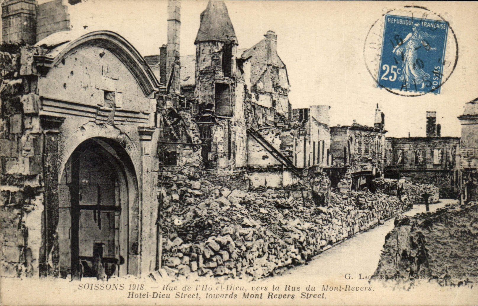 Soissons 1918 — Ruinen der Hotel-Dieu-Straße in Richtung Mont-Revers-Straße — G. Laucereb — Soissons