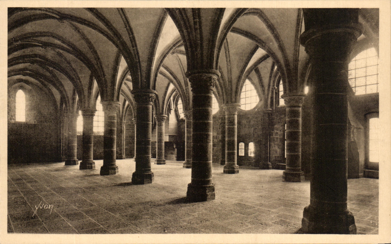 CPA La Douce France Le Mont St Michel Abbaye Salle Des Chevaliers
