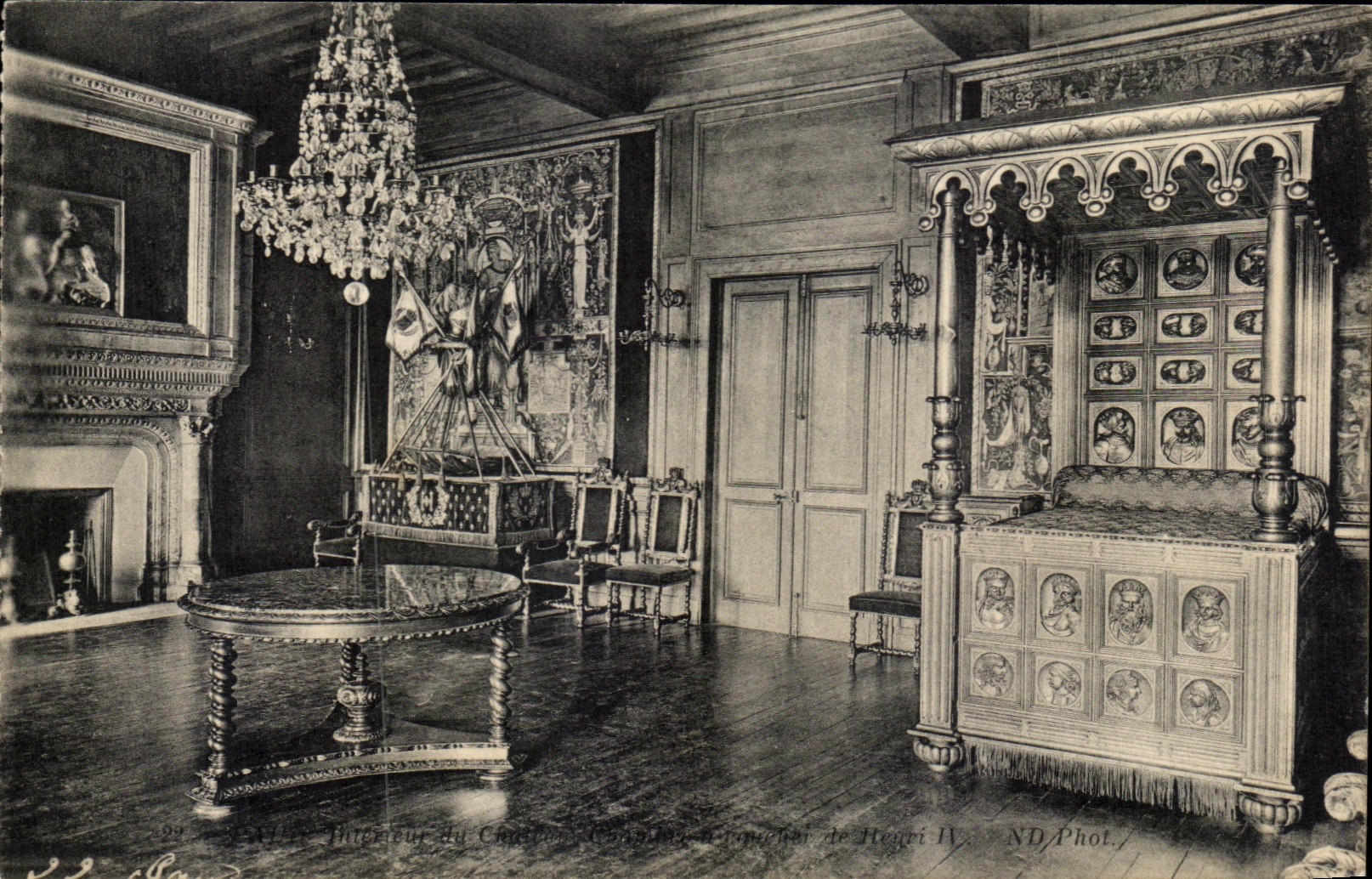 Intérieur du Château de Fontainebleau — Salle de Henri IV — ND/Phot.