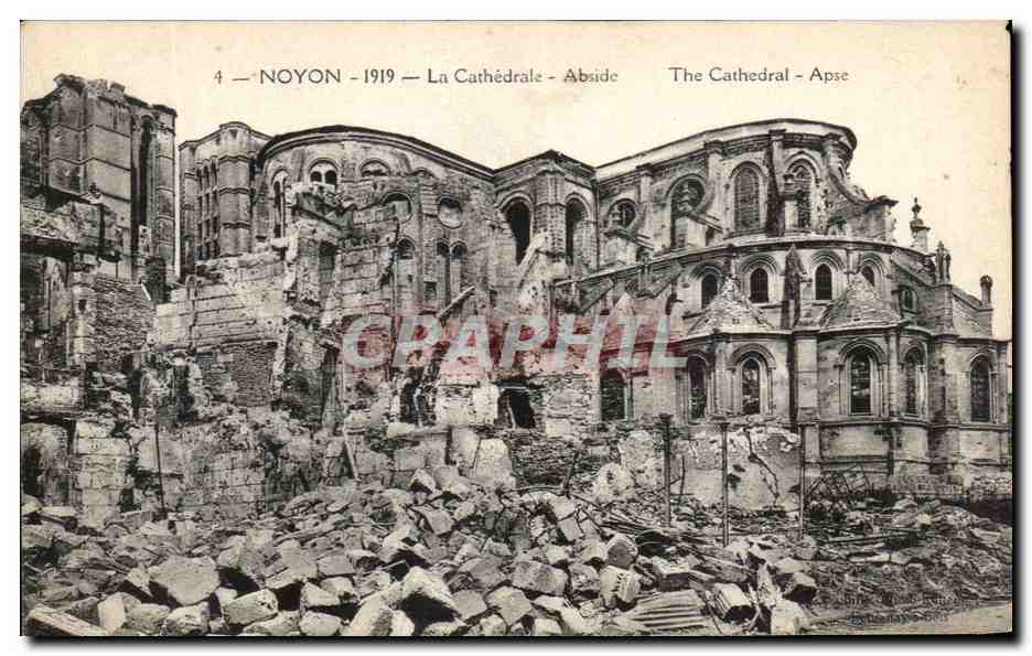 CPA Noyon La Cathedrale Abside Militaria