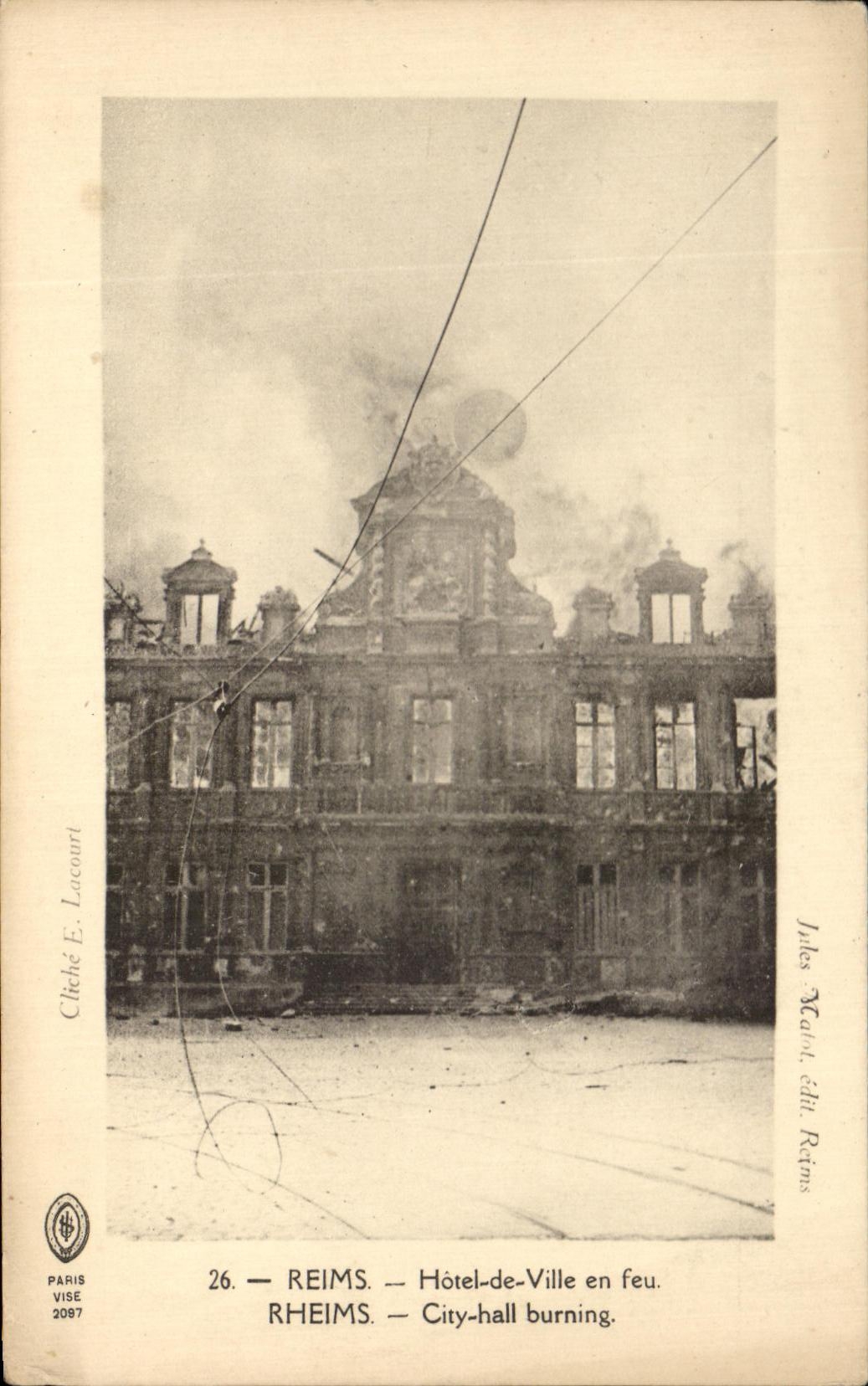 CPA Reims Hotel de Ville en feu Militaria