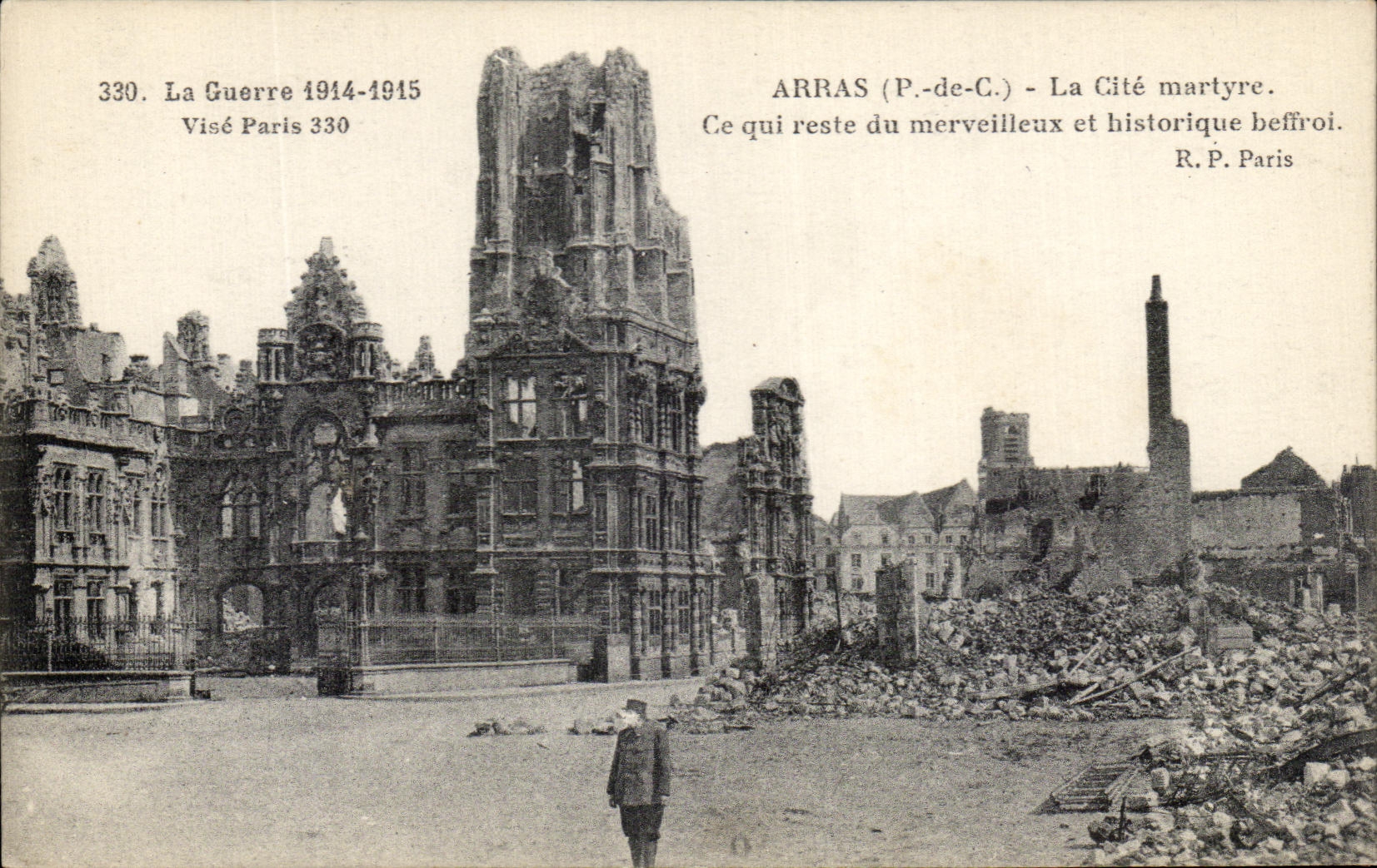Arras (P.-de-C.) - Die Märtyrerstadt. Was vom wunderbaren und historischen Glockenturm übrig bleibt.