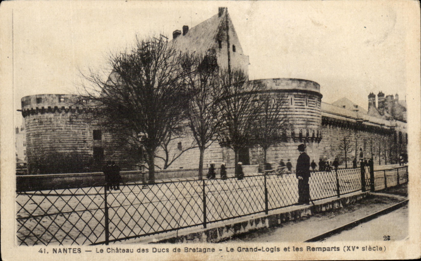 CPA NantesLe Chateau das Ducs de Bretagne Le Grand Logis et les Remparts