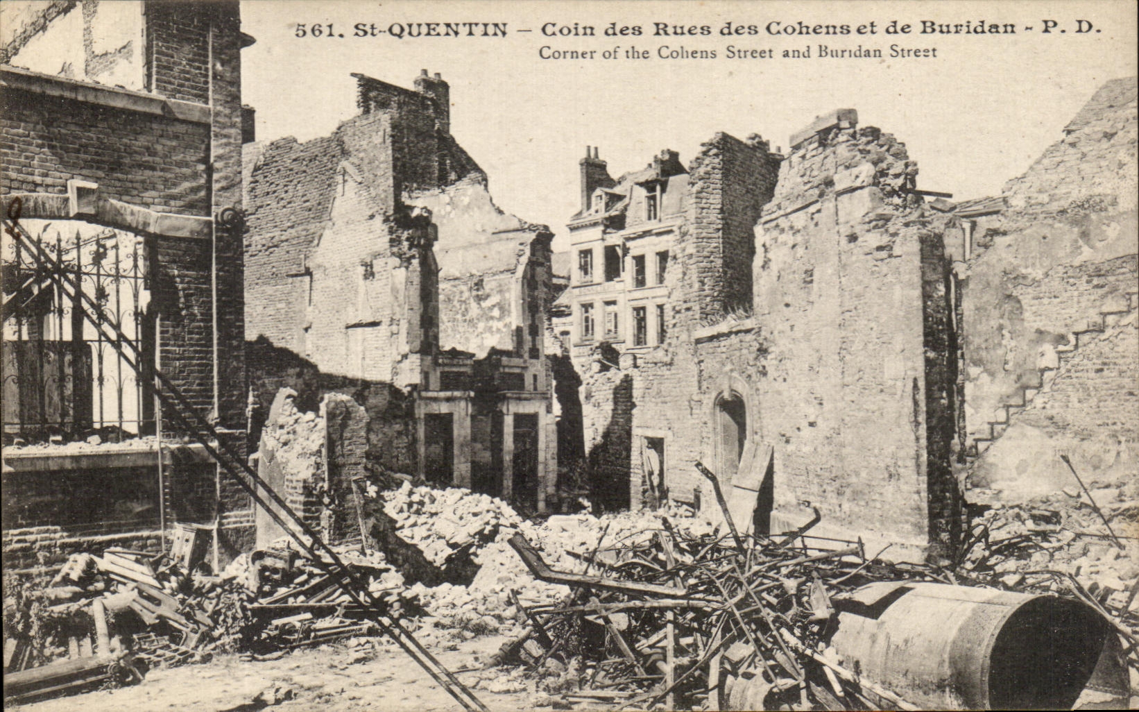 CPA St Quentin Coin des Rues des Cohens et de Buridan Militaria