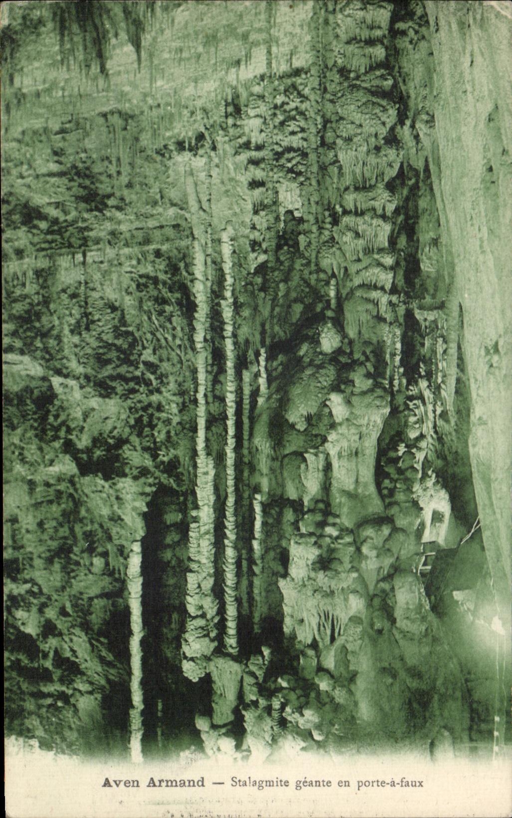 Aven Armand — Stalagmite géante en porte-à-faux
