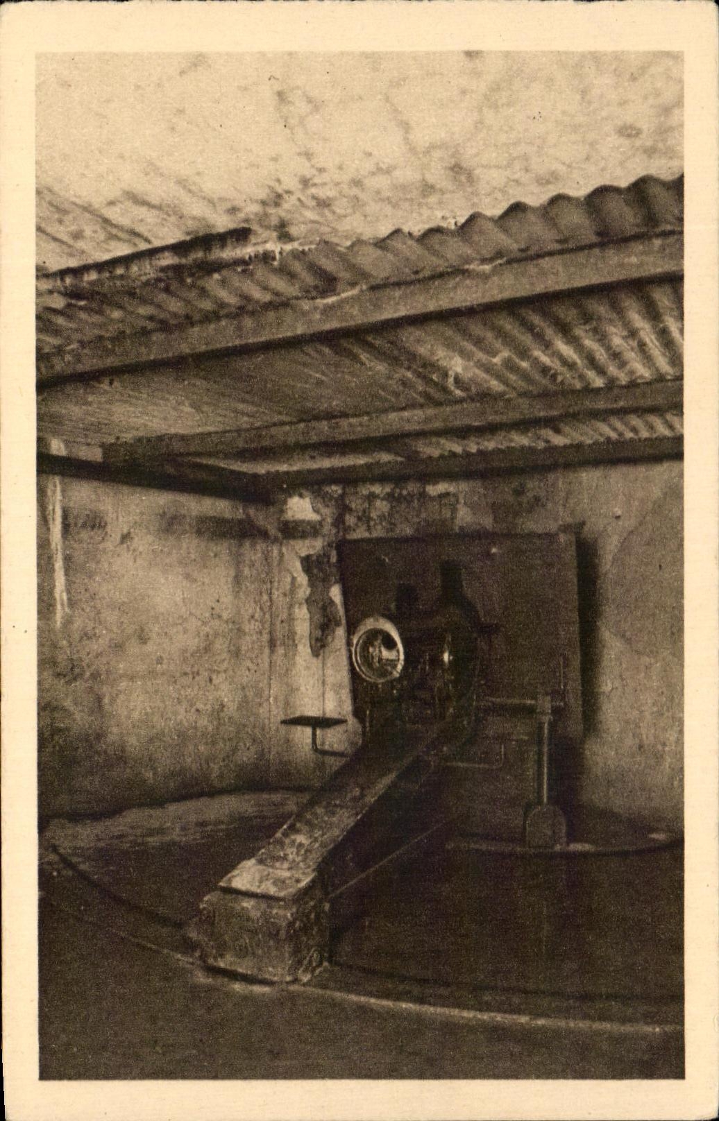 CPA Fort De Vaux Piece De Dans La Casemate De Bourges Ouest Orientee Face A Douaumont Militaria